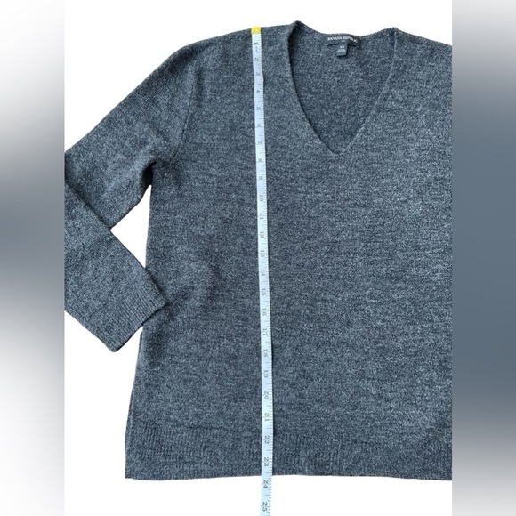 Banana Republic V Neck Sweater Women XS Gray Charcoal Classic Minimalist - Picture 5 of 10